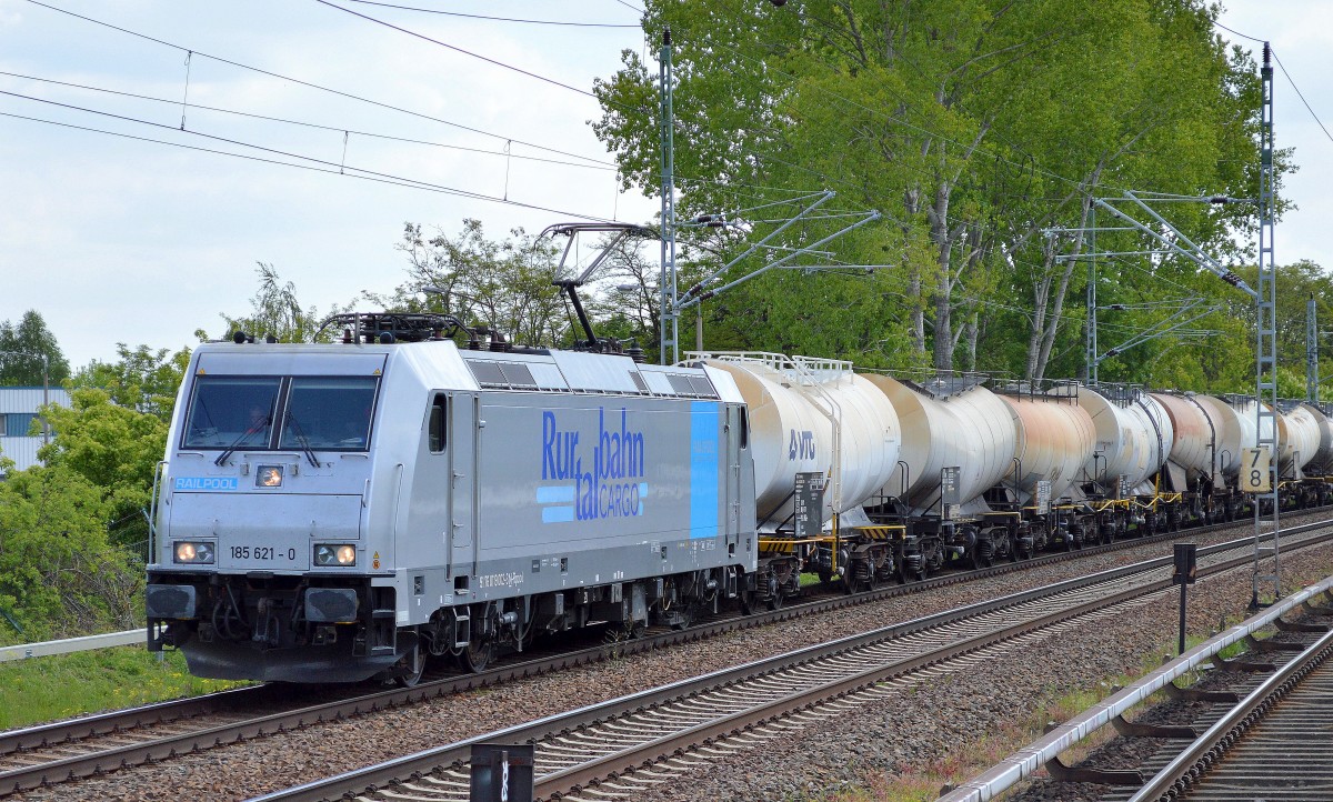 RTB mit Railpool-Lok 185 621-0 (91 76 0119 002-4 N-Rpool, Bombardier Bj.2008) und einem Zug Knickkesselwagen (Kreideschlamm) Richtung Oranienburg am 22.05.15 M�hlenbeck/M�nchm�hle b. berlin