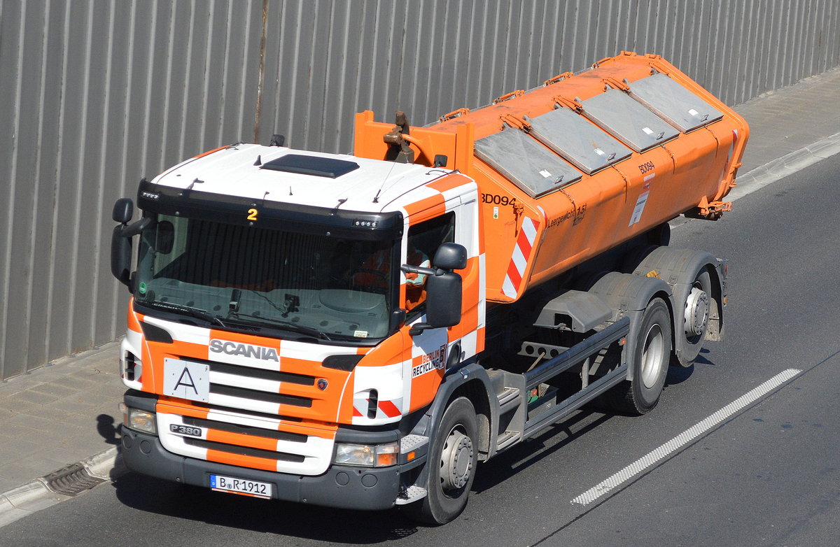SCANIA P380 Abrollkipper der Fa. BERLIN RECYCLING am 21.04.16 Berliner Stadtautobahn Höhe Knobelsdorffstr.