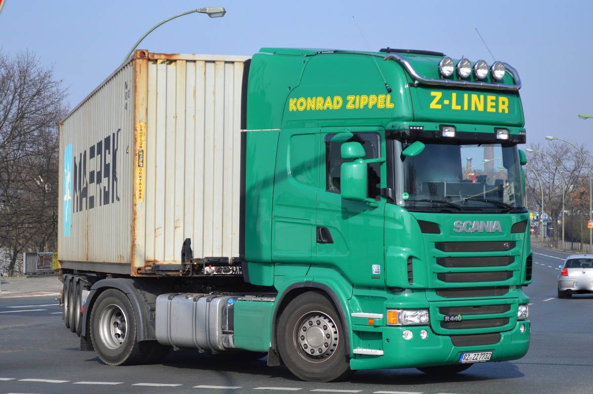 SCANIA R440 Zugmaschine Sped. Konrad Zippel mit Containerträgeraufieger Richtung Berliner Westhafen am 14.03.14 Berlin-Beusselstr.