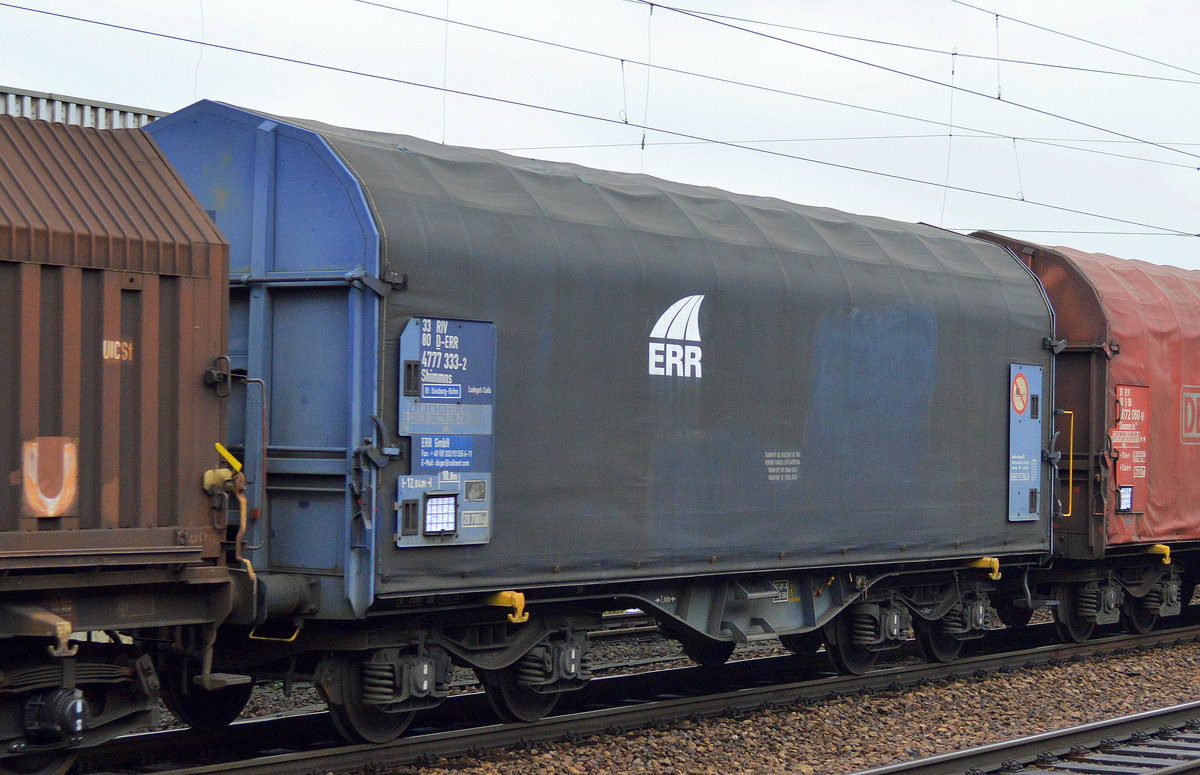 Schiebeplanewagen für Coiltransporte vom Einsteller ERR mit der Nr. 33 RIV 80 D-ERR 4777 333-2 Shimmns Bf: Duisburg-Hafen Ladegut:Coils am 14.04.16 Bf. Flughafen Berlin-Schönefeld.