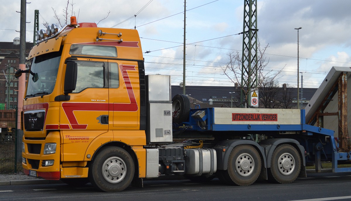 Schwerlastzugmaschine MAN TGX 33.540 der Fa. TF Transporte am 29.01.15 Berlin-Moabit.