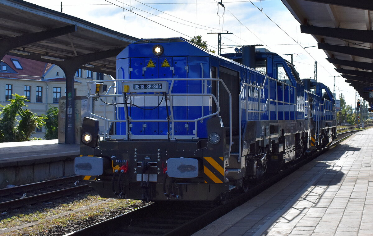 Spitzke Logistik GmbH mit ihrer nagelneu ausgelieferten vossloh DE 18 Loks  DE 18-SP-306  [NVR-Nummer: 92 80 4185 306-2 D-SLG] +  DE 18-SP-305  [NVR-Nummer: 92 80 4185 305-4 D-SLG] am 24.09.25 Durchfahrt Bahnhof Magdeburg-Neustadt.