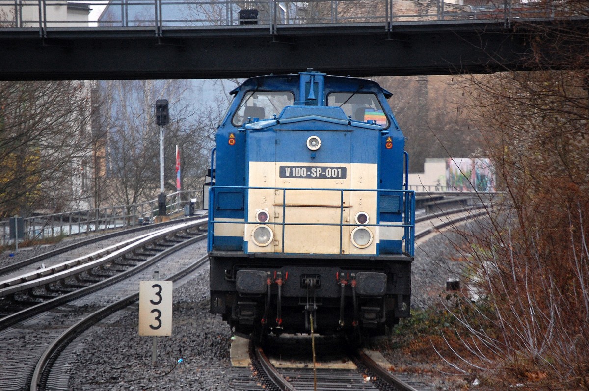 Spitzke Logistik Lok V 100-SP-001 (98 80 3202 846-2 D-SLG) abgestellt Nähe S-Bhf. Berlin-Nöldnerplatz, 19.12.13