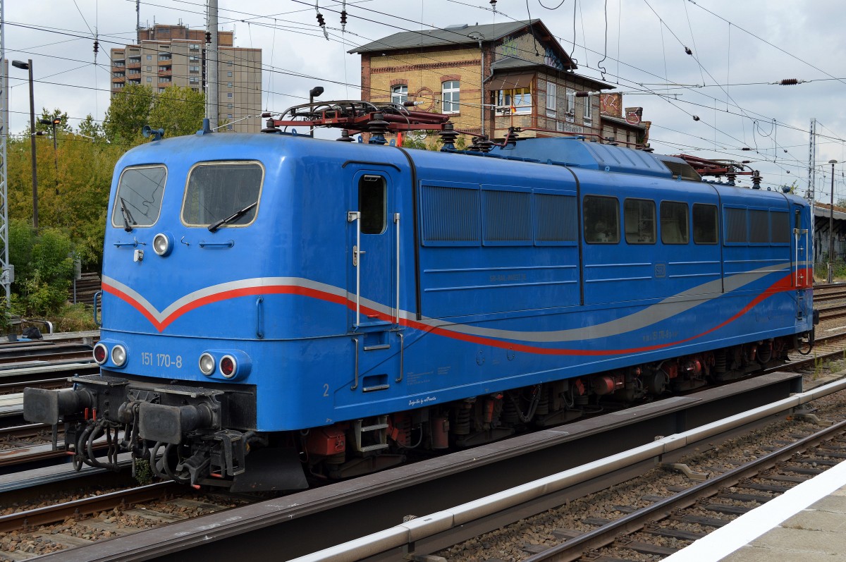 SRI Mietlok 151 170-8 für die EGP abgestellt direkt neben dem S-Bahngleis am S-Bhf. Berlin Greifswalder Str. am 26.08.14 