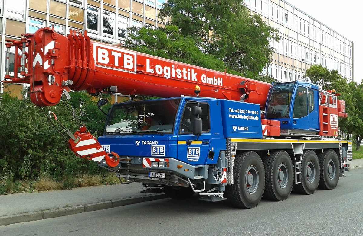 TADANO Typ? Fahrzeugkran von der Fa.BTB aus Berlin am 23.06.14 Berlin-Pankow. 