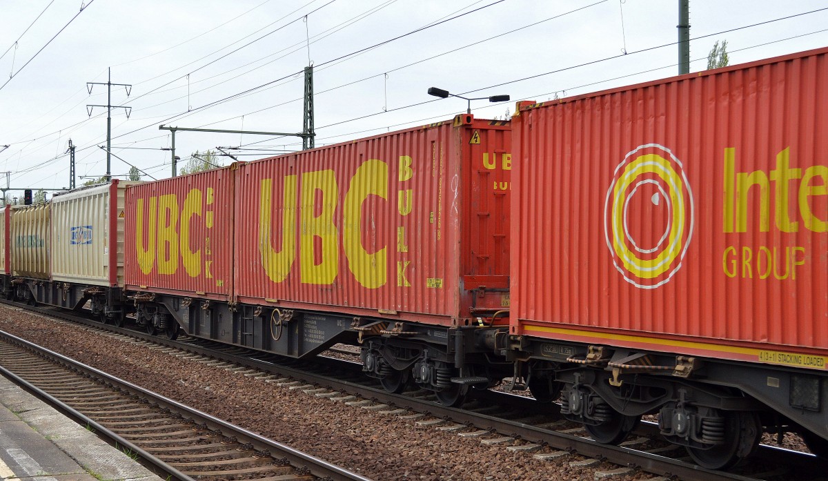 UBC Bulkcontainer vom US-amerikanischen Logistiker am 11.04.14 Bhf. Flughafen Berlin-Schönefeld.