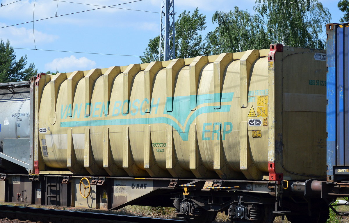 VAN DEN BOSCCH/ERP Bulkcontainer für den Lebensmitteltransport am 08.06.16 Berlin-Hirschgarten.