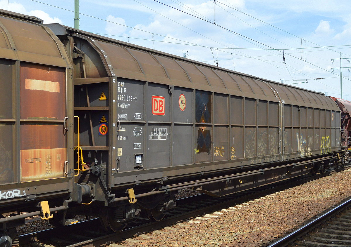 Vierachsiger, gro�r�umiger Schiebewandwagen der DB mit der Nr. 31 RIV 80 D-DB 2780 543-7 Habbillns 353 am 23.07.16 Bf. Flughafen Berlin-Sch�nefeld.