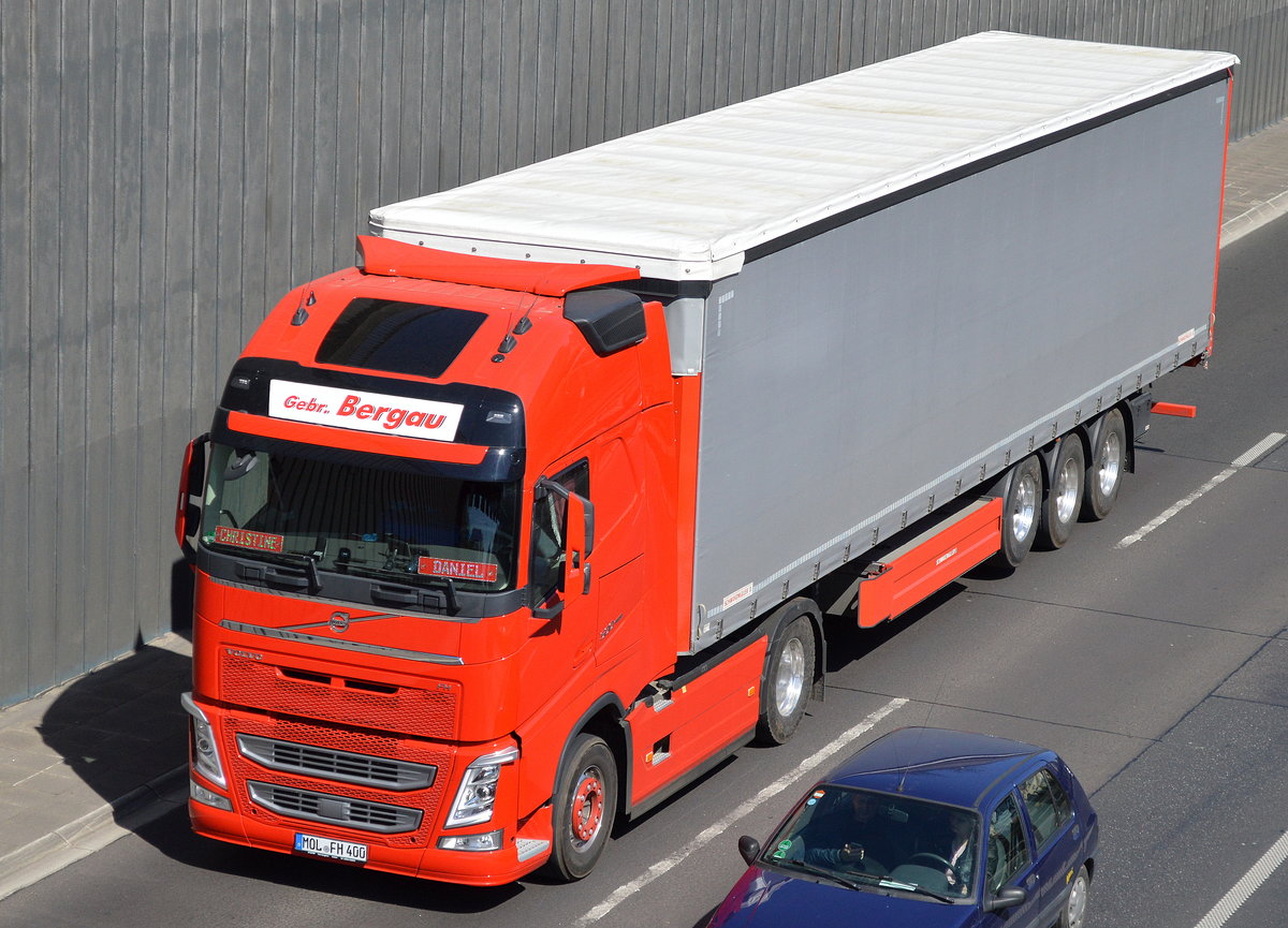 VOLVO FH 500 EEV Zugmaschine mit Trailer der Gebr. Bergau am 21.04.16 Berliner Stadtautobahn Höhe Knobelsdorffstr. 