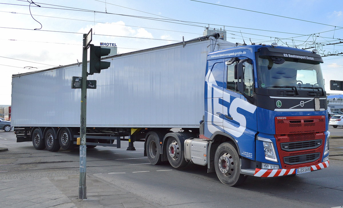 VOLVO FH 540 Zugmaschine mit Trailer der Fa. ES Bautransport GmbH am 22.03.17 Berlin-Marzahn. 