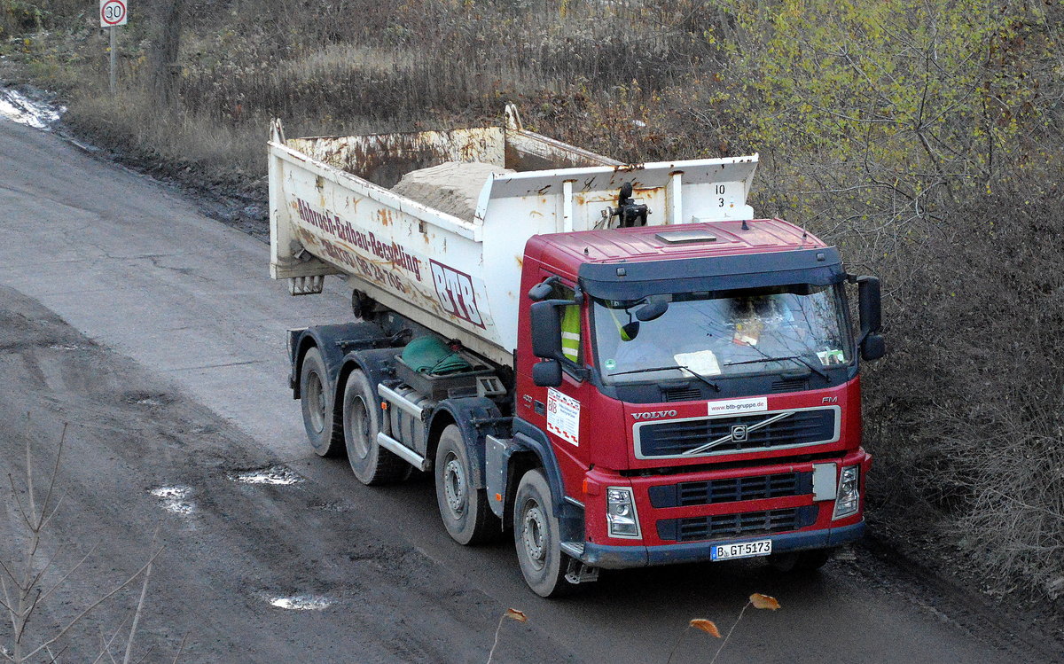 VOLVO FM 400 Baukipper der Fa. BTB am 23.11.16 Berlin-Marzahn.