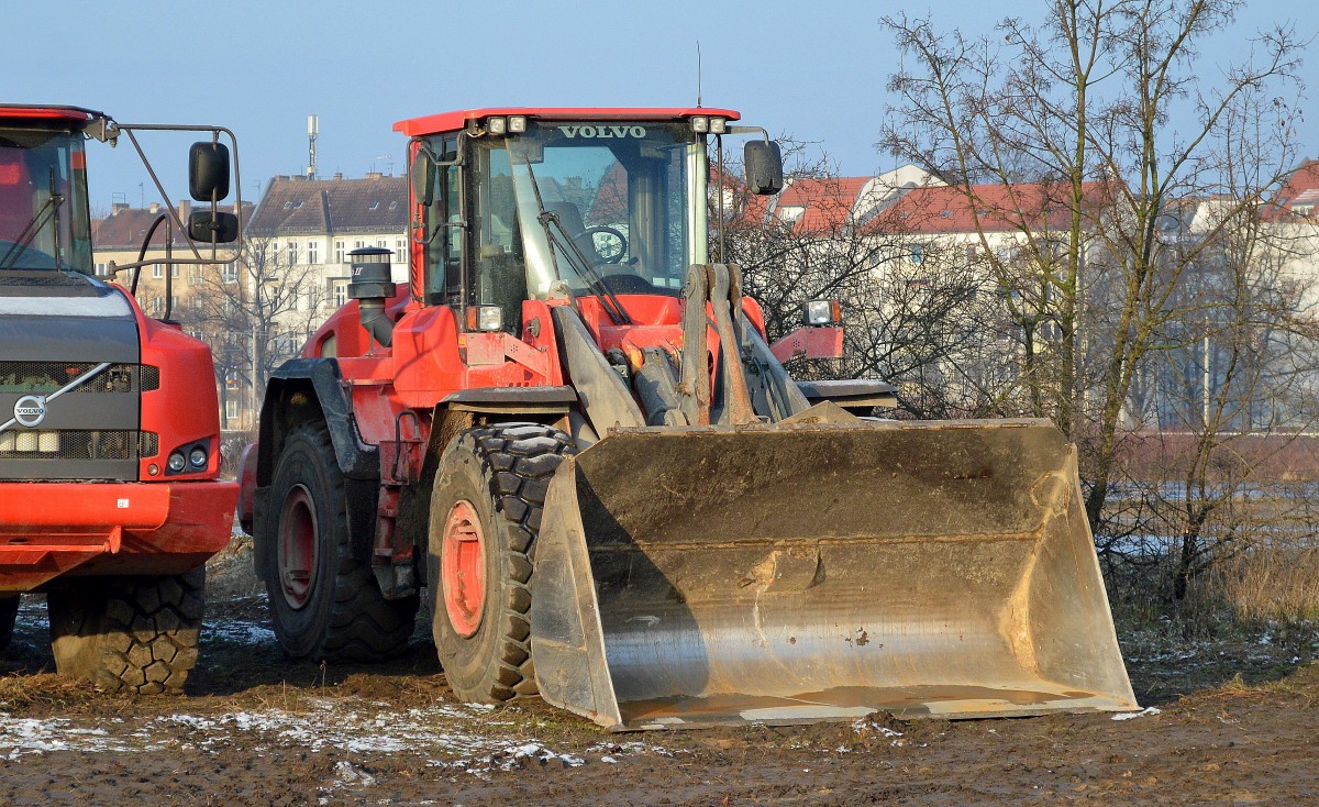 VOLVO Typ? Radlader der Fa.RWG I Baustoffrecycling GmbH aus Berlin, 18.02.16 Berlin-Heinersdorf.