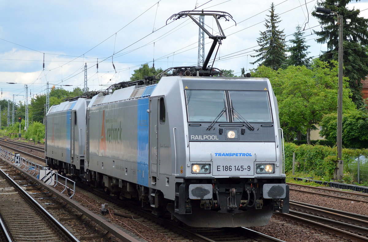 VTG Rail Logistics Deutschland GmbH Lokzug mit den Railpool-Loks E 186 145-9 [NVR-Number: 91 80 6186 145-9 D-Rpool, Bombardier Bj.2008] mit 185 676-4 [NVR-Number: 91 80 6185 676-4 D-Rpool, Bombardier Bj.2009] am Haken am 22.06.16 Berlin-Hirschgarten.