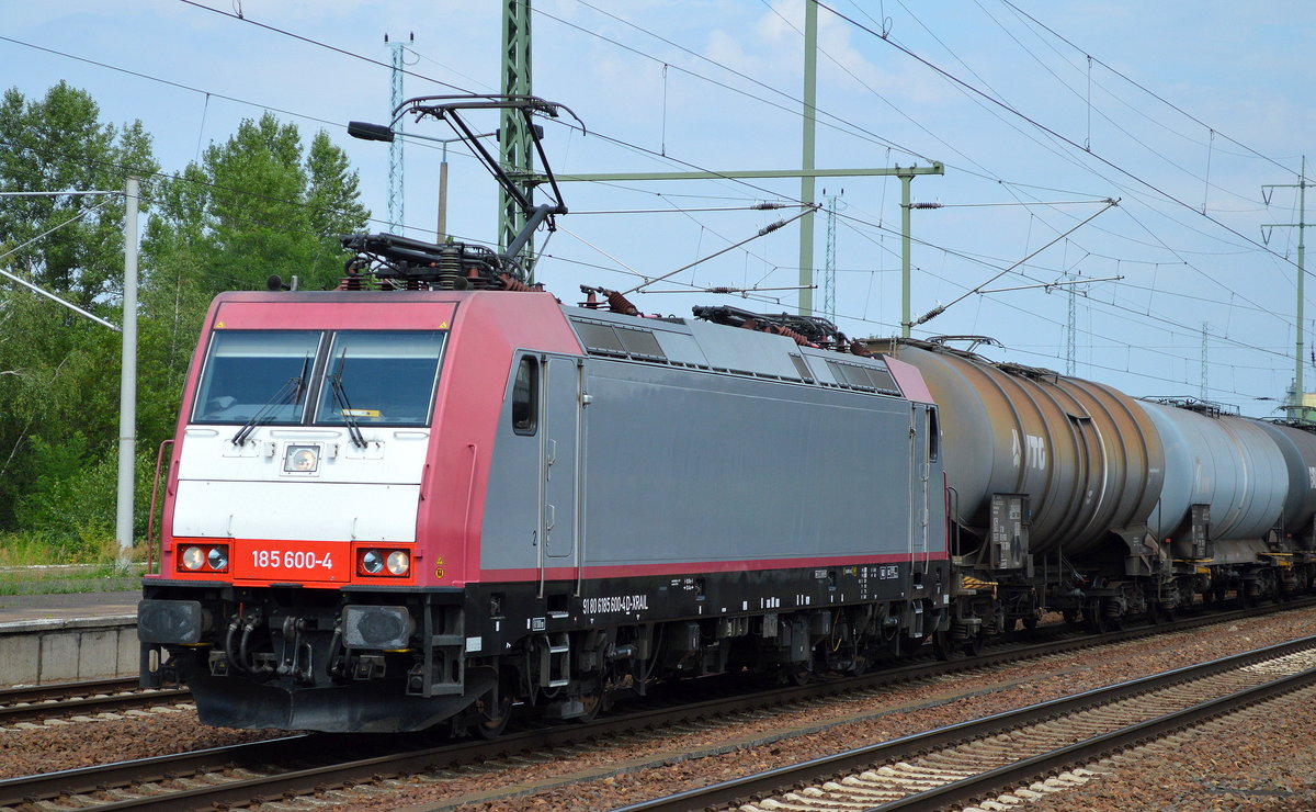 Wie schon vermutet, jetzt also regelmäßig mit Kesselwagenzügen zu beobachten 185 600-4 ex Crossrail jetzt HSL am 13.07.16 Bf. Flughafen Berlin-Schönefeld. Nebenbei leider nicht auf Bild gebannt fuhr eine optisch gleichartige Lok etwas später, die 185 601 also jetzt auch für HSL tätig.