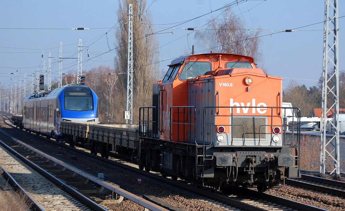Wieder eine Überführungsfahrt vom Stadler Werk Berlin Pankow, hvle V160.6 (203 144-1) mit einem fabrikneuen dreiteiligen FLIRT für die Bayerische Oberlandbahn GmbH BOB am 05.02.14 Richtung Karower Kreuz Berlin.