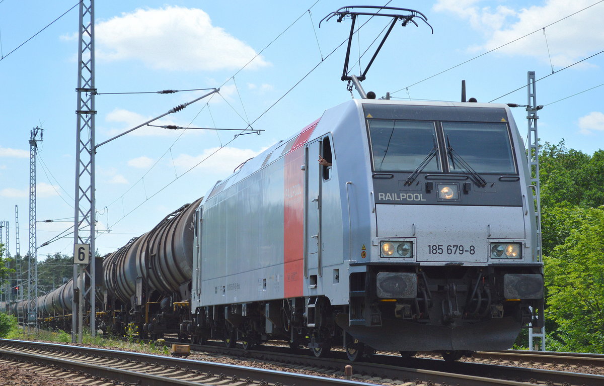 Zu diesem Zeitpunkt für CTL im Einsatz, die Railpoool-Lok 185 679-8 [NVR-Number: 91 80 6185 679-8 D-Rpool, Bombardier Bj.2009] mit Kesselwagenzug (leer) Richtung Stendell am 14.06.17 Berlin-Wuhlheide. Viele Grüße an den Tf !!!