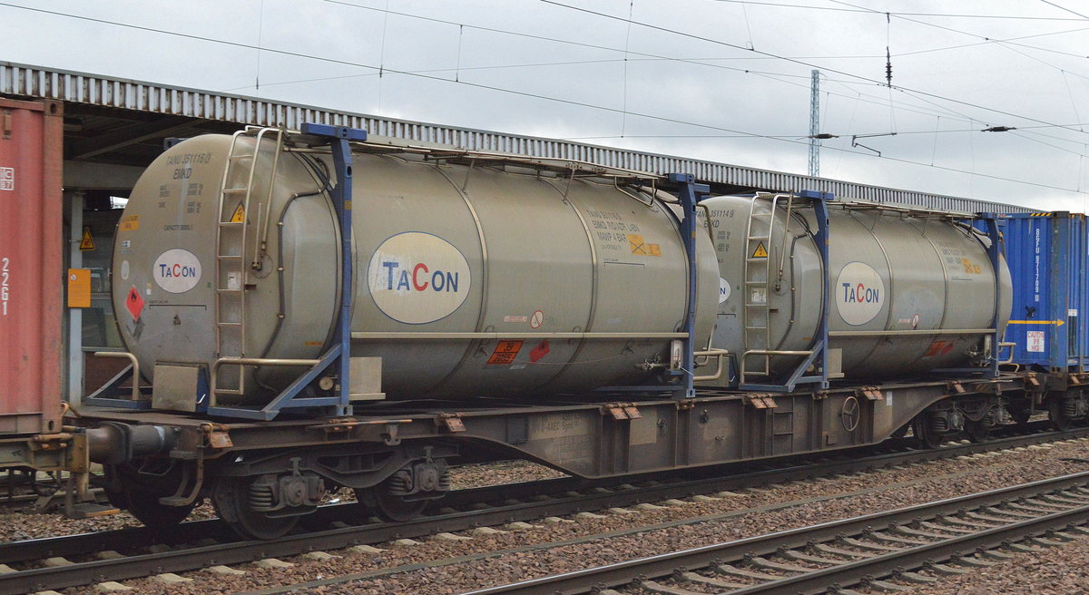 Zwei 20’ Standard Tank Container der Hamburger TaCon Tank und Container Services (UN-Nr.: 39/2055 = Styrol) am 20.11.17 Bf. Flughafen Berlin-Schönefeld.
