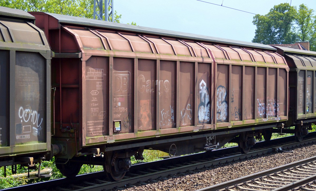 Zweiachsiger, gro�r�umiger Schiebewandwagen der DB mit der Nr. 21 RIV 80 D-DB 245 7 076-2 Hbbillns 305 wahrscheinlich Schadwagen Richtung Erberswalde am 110.7.14 Berlin-Karow.