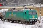 Alpha Trains Leasinglok 145-Cl 005 (91 80 6145 096-4 D-ATLD, Bj.2001) hier f�r R4C mit Kesselwagenzug unterwegs, 12.02.10 Berlin-Westend.