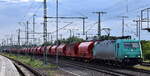 Alpha Trains Lok  185 575-8  [NVR-Nummer: 91 80 6185 575-8 D-ATLU], aktueller Leasingnehmer? mit einem Kalizug (leer) am Haltesignal Höhe Bahnhof Magdeburg Hbf. am 01.08.25