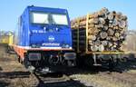 Am 08.03.2024 wartet raildox 076 109-2 (92 88 0076 109-2 B-RDX) an den Ladegleisen im Bahnhof Arnsberg auf die Holzverladung.