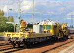 Hinten dran ein Niederborwagen mit Arbeitsger�ten, Container und Hydraulikbaggeraufsatz der Fa.