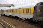 In den Messz�gen immer dabei die ehemaligen Gep�ckwagen der DB, jetzt wahrscheinlich mit Werkzeugen und Ger�ten ausgestattet, 12.10.10 Berlin-Pankow.