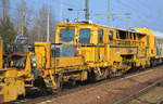 DB Bahnbaugruppe GmbH mit einer Schotterplaniermaschine SSP 110 SW + Stopfmaschine P&T 09-32 CSM + drei Bahndienstwagen (Wohn- u.