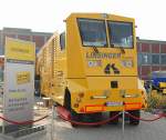 Hier die F�hrerkabine am Ende des zweiwegef�higen Schienfr�saufliegers der Fa. LINSINGER vom Typ SF02-FS-Truck, 24.09.10 InnoTrans 2010 