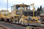 Hier die Schotterprofiliermaschine Plasser & Theurer Typ SSP 100 der Gleisbaufirma Heitkamp Rail am 20.04.08 Gbf.