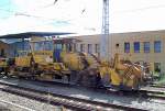 Hier eine Gleischotterprofiliermaschine vom Hersteller Deutsche Plasser SSP 110 SW der Gleisbaufirma LASCH Gmbh Zwickau am 08.07.08 Bhf.