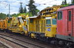 Die  Bettungsreinigungsmaschine für Gleise und Weichen mit einer Aushubkette, einer Siebanlage vom Hersteller Plasser & Theurer Typ RM 80-UHR-N (99.71.14.001-8) der Fa.
