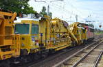 Die  Bettungsreinigungsmaschine für Gleise und Weichen mit einer Aushubkette, einer Siebanlage vom Hersteller Plasser & Theurer Typ RM 80-UHR-N (99.71.14.001-8) der Fa.