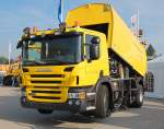 Auf Basis eines SCANIA P320 ist diese Zweiwegssystem als Schienenreinigungsfahrzeug (Gleisbettsauger) konzipiert vom Hesteller HILTON, wahrscheinlich vor allem f�r Stra�enbahnbetreiber interessant,