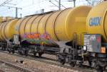 Die meisten Graffiti an Güterwagen sind häufig nicht besonders ansprechend, hier ein ganz gelungenes an einem gelben Kesselwagen  am 04.11.14 gesichtet Bhf.