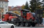 Ein MB ACTROS 3241 der Fa. KUTTER LEIPZIG beladen mit einer WIRTGEN Typ? Asphaltfräse am 21.10.15 Berlin-Schöneberg.