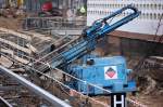 Ein Bohsystem bohrt bei laufendem Betrieb direkt unterhalb der Bahntrasse am S-Bhf Berlin-Ostkreuz, Typ + Hersteller? der Fa.