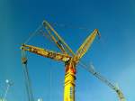 Da ragt sie fertig in den blauen Himmel, die Gittermastspitze des LIEBHERR LTM 1500 der Fa.