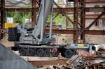 Abri�arbeiten am Palast der Republik in Berlin-Mitte am 08.07.08, zwei riesge LIEBHERR Fahrzeugkr�ne vom Typ LTM 1500 der Fa.