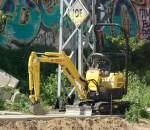 Der kleinste in der Produktpalette der AMMANN YANMAR Minibagger ist der ViO 10-2A hier im Einsatz an der Bahnstrecke N�he S-Bhf.