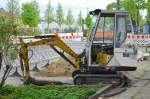 Ein schon älterer Minibagger, der AMMANN YANMAR B 17 im Einsatz Berlin-Moabit 05.05.15