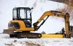 Ein Minibagger CAT 303.5 der Baufirma nacap am 12.02.10 Berliner Str.