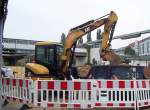 Minibagger CAT 305 CR am 04.10.07 auf dem Bahnsteig des S-Bhf.