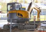 Mini-Kompaktbagger neuson 8003, 14.11.10 Berlin-Pankow.