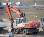 Ein ATLAS (TEREX) 1604 AWE4 Mobilbagger der Fa.