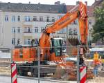 Mobilbagger KOMATSU PW 180 der Tiefbaufirma MATTH�I bei den Bauarbeiten am U-Bhf.