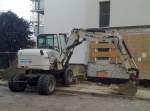 HKL Mietbaumaschine, ein TEREX TW70 Mobilbagger, Oktober 2013 Berlin-Pankow. 