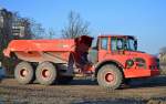 Knickgelenkter Dumper (Muldenkipper) von VOLVO Typ? der Fa.RWG I Baustoffrecycling  GmbH aus Berlin, 17.02.16 Berlin-Heinersdorf.