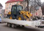 Ein HANOMAG/KOMATSU Radlader Typ 15F auf Ladeh�nger, 13.12.07 Berlin-Pankow. 