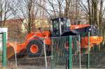 Dieser gro�e Radlader (Leasingbaumschine) war auch kurzfristig Berlin-Pankow Berliner Str.